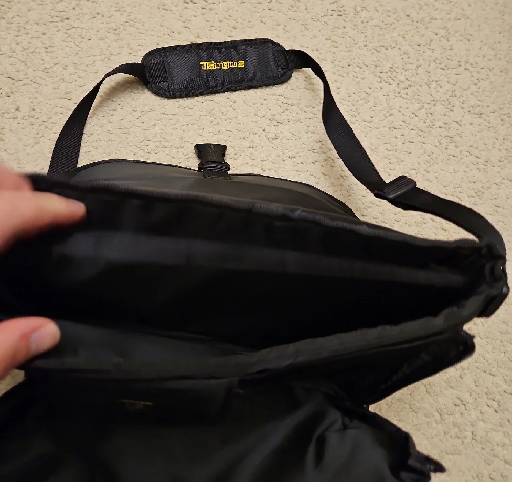 Targus Black and Tan Messenger Bag | Shoulder Bag